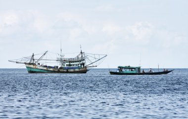 Tayland, mu koh angthong ulusal deniz parkı, yerel balıkçı tekneleri