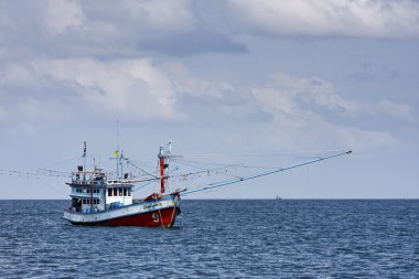 Tayland, mu koh angthong ulusal deniz parkı, yerel balıkçı teknesi