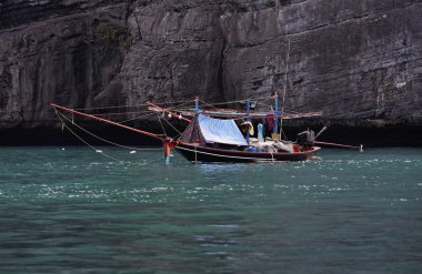 Tayland, mu koh angthong ulusal deniz parkı, yerel balıkçı teknesi