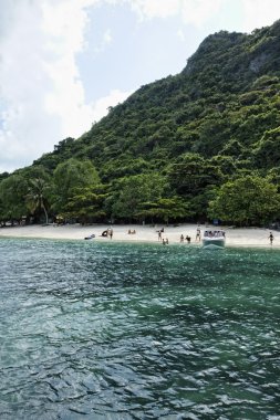 Tayland, mu koh angthong ulusal deniz parkı, turist bir plajda