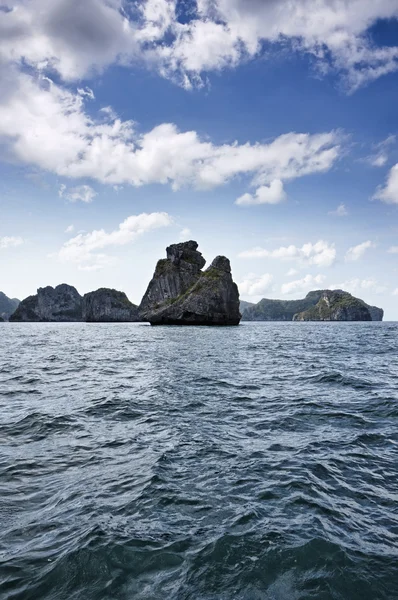 Thailand, mu koh angthong national marine park, der betende affenfelsen — Stockfoto