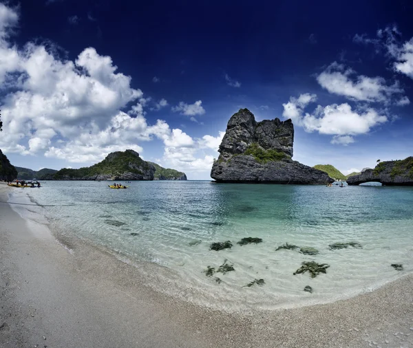 Thailandia, MU KOH ANGTHONG Parco Nazionale Marino, turisti in canoa — Foto Stock