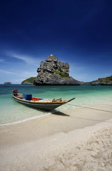 Thailand, MU KOH ANGTHONG National Marine Park, local fishing boat — Stock Photo, Image