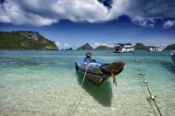 タイ、ムー島アーントーン国立海洋公園、ローカル漁船 — ストック写真