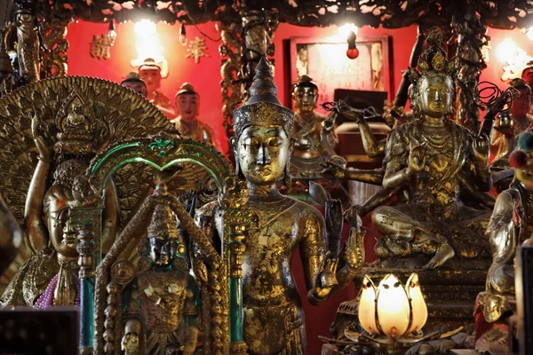Thailand, bangkok, chinatown, boeddhistische tempel, gouden Boeddhabeeld — Stockfoto