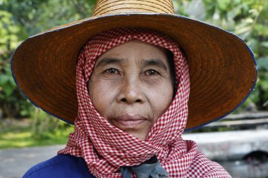 Tayland, bangkok, gül bahçeleri, bir Taylandlı çiftçi kadın portresi