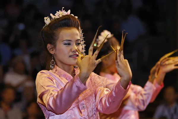 Thaiföld, Bangkok, a rózsakertben, thai táncosok — Stock Fotó