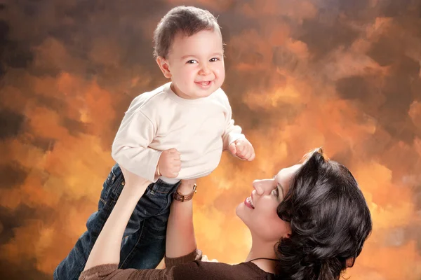 Εικόνα της ευτυχισμένη μητέρα με μωρό — Φωτογραφία Αρχείου
