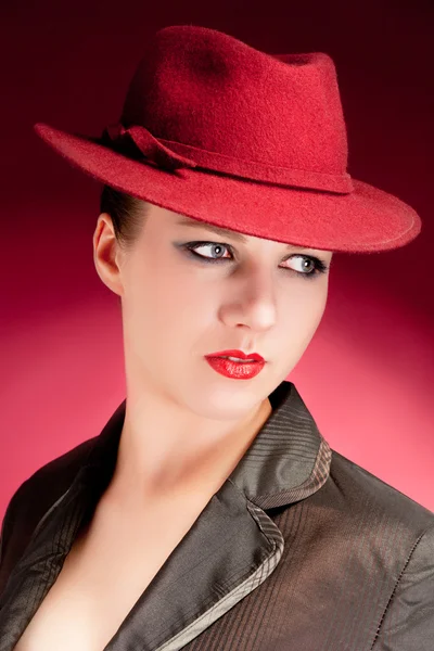 Portret zmysłowości stylowa kobieta w czerwonym kapeluszu — Zdjęcie stockowe