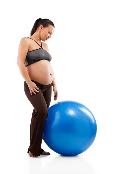 Mujer embarazada haciendo ejercicios — Foto de Stock
