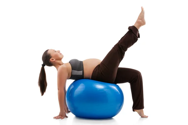 Femme enceinte faisant des exercices — Photo