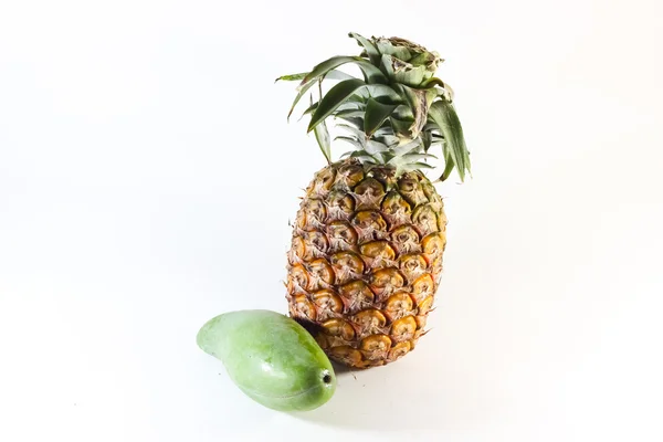 Ananász és mangó elszigetelt fehér — Stock Fotó