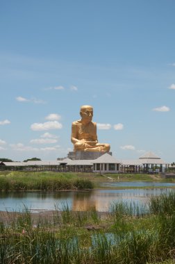 lord Buda'nın baş altın heykeli