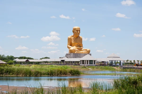 Die goldene Statue des Lord Buddha Head — Stockfoto