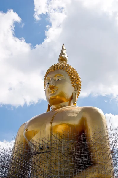 The golden statue of Lord Buddha head — Stock Photo, Image