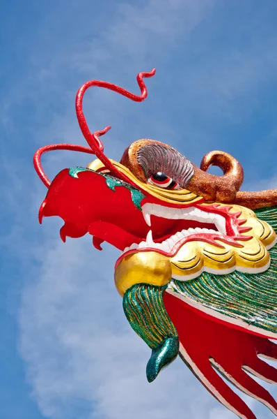 El dragón de estuco dentro del templo — Foto de Stock