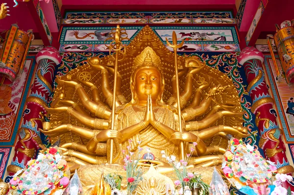Guan yin buddha szobor — Stock Fotó