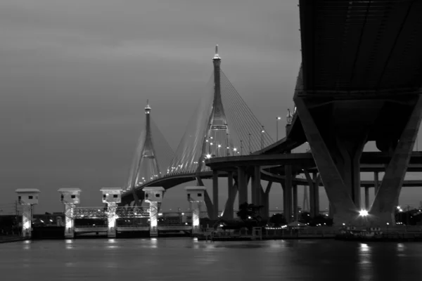 Μαύρο και άσπρο γέφυρα — Φωτογραφία Αρχείου