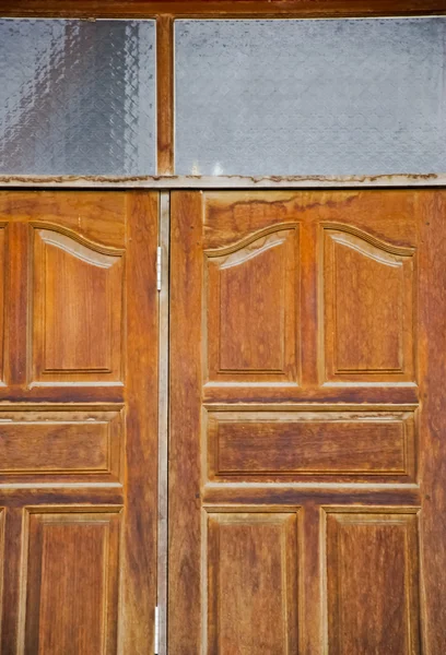 Le vecchie finestre in legno — Foto Stock