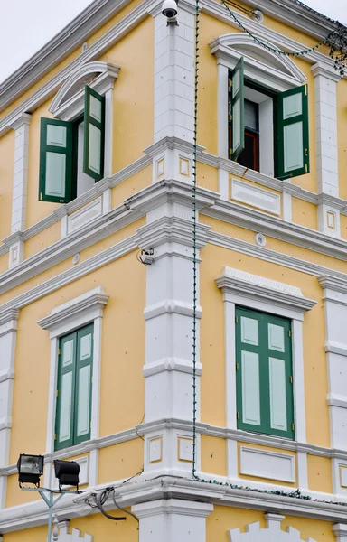Okna i okna — Zdjęcie stockowe