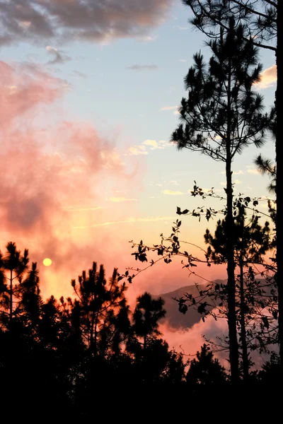 山の上の夕日 — ストック写真