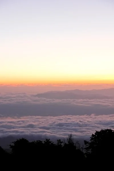 Zonsondergang op de berg — Stockfoto
