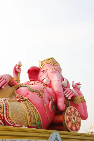 Het beeld van ganesh roze wat samarn, chachoengsao, thailand. — Stockfoto