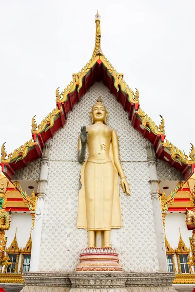 O edifício do templo está localizado no Chachoengsao, Tailândia — Fotografia de Stock