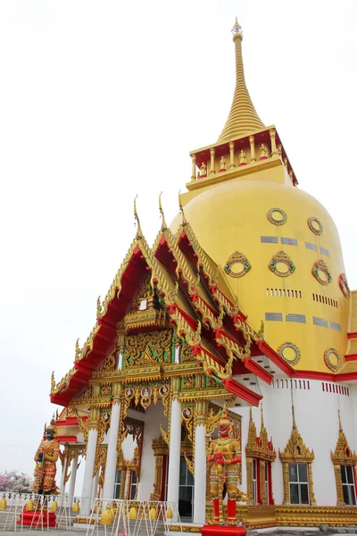 El edificio del templo se encuentra en el Chachoengsao, Tailandia — Foto de Stock