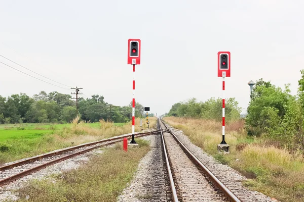Señal ferroviaria y luminosa —  Fotos de Stock