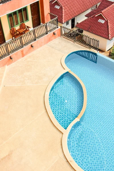Schwimmbad des Luxus-Eigenheims — Stockfoto