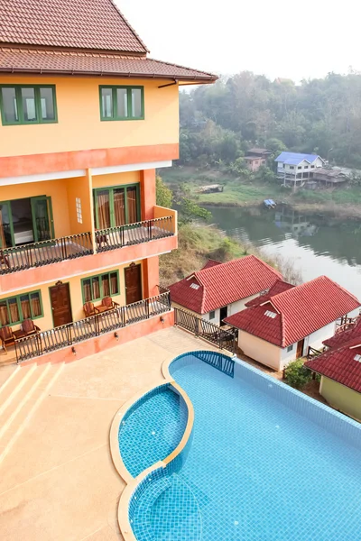 Swimming pool of luxury home — Stock Photo, Image