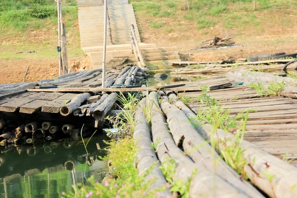 Бамбуковый мост — стоковое фото