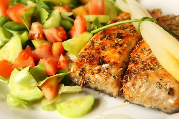 Salmon on salad — Stock Photo, Image