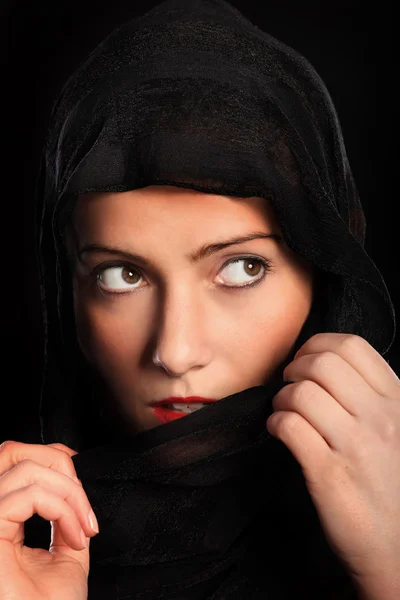 Ciekawy dziewczyna muzułmańskich — Zdjęcie stockowe