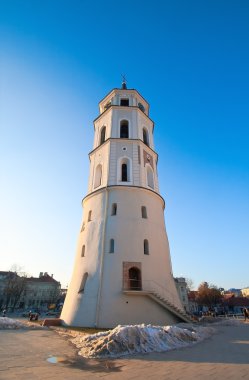 Katedral Meydanı'nda çan kulesi