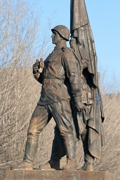 Escultura dos soldados soviéticos na ponte verde. Vilnius. L — Fotografia de Stock