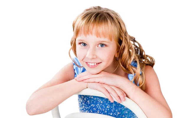 Портрет щасливої красивої дівчини-підлітка ізольовано на білому — стокове фото