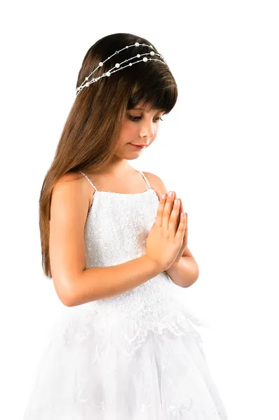 Gyönyörű kicsi lány imádkozott a elszigetelt fehér háttér — Stock Fotó