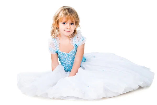 Μικρό κορίτσι της μόδας φορώντας το πανέμορφο μπλε φόρεμα που απομονώνονται σε w Royalty Free Εικόνες Αρχείου