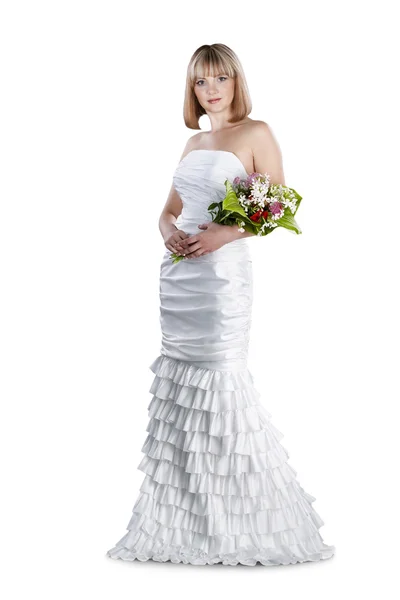 Çiçekli beyaz backgrou fırfır elbisesi giyen genç gelin — Stok fotoğraf