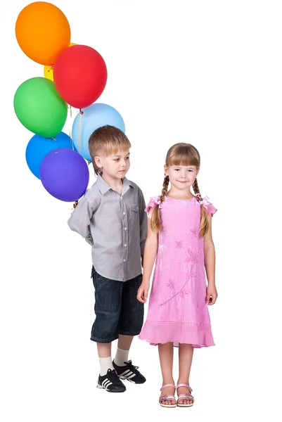 Menino dando balões como presente para menina isolada no fundo branco — Fotografia de Stock