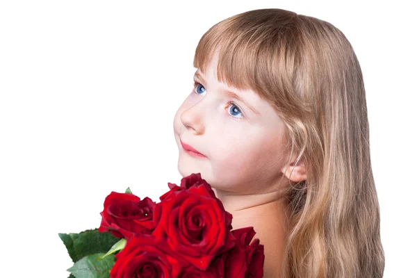Αξιολάτρευτο κορίτσι με ανθοδέσμη των κόκκινων τριαντάφυλλων απομονωμένη κατά τη διάρκεια πίσω λευκό — Φωτογραφία Αρχείου