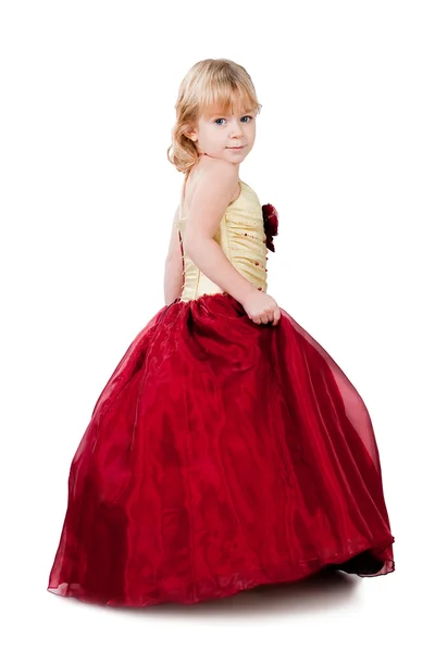 Kis lány visel piros ruha elszigetelt fehér stud divatbemutató — Stock Fotó