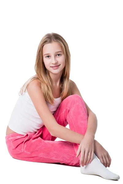 Bastante adolescente chica sentado en piso aislado en blanco espalda —  Fotos de Stock