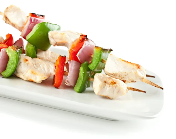 Checken Kabobs on White Plate Isolated — Stock Photo, Image