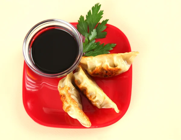 Plate of Juicy Chinese Fried Potstickers — Stock Photo, Image