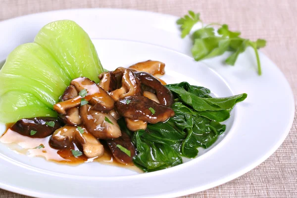 Aziatische vegetarian champignon schotel — Stockfoto