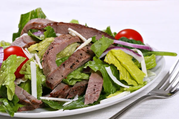 Rundvlees lendenen salade — Stockfoto