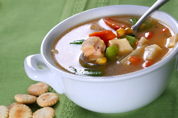 Чаша супа с куриной лапшой — стоковое фото